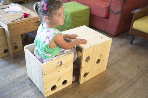 Nica - Sedia & Tavolo Cubo in legno stile montessori per bimbi e adulti - immagine 4